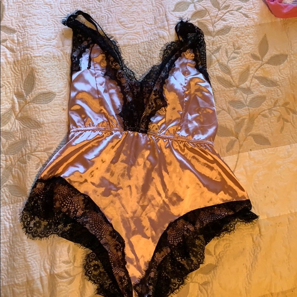 Pink silky lingerie sleepwear - Picture 1 of 3